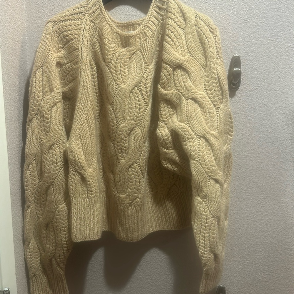 100% Italian cashmere Club Monaco sweater size large